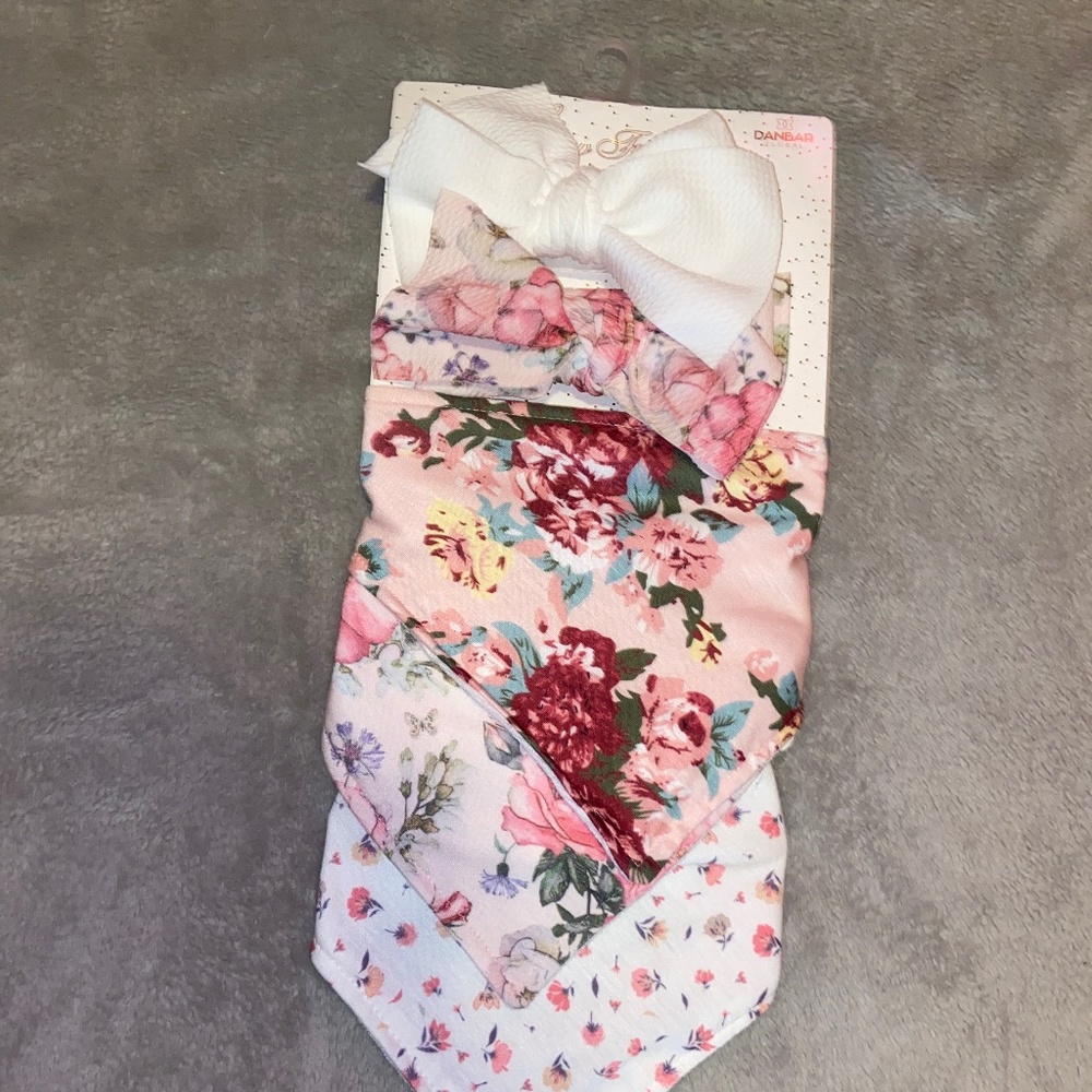 Bow & Bibs